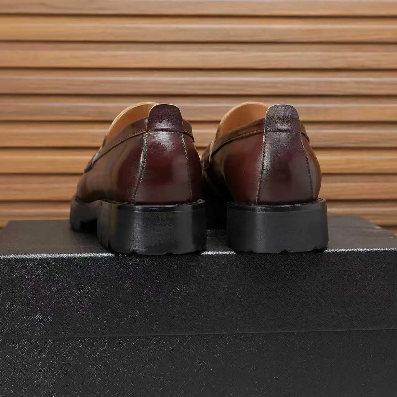 Men's shoes 💰540 💰💰🎩🎩【Prada】Counter 1:1⬆️original reproduction, absolute quality🆗original outsole, high-quality imported rubber, wear-resistant and non-slip, never degummed, upper material: imported first-layer cowhide➕anti-slip foam outsole, official website material, inner material: water-dyed leather lining, 6 colors available! Code number 38-45